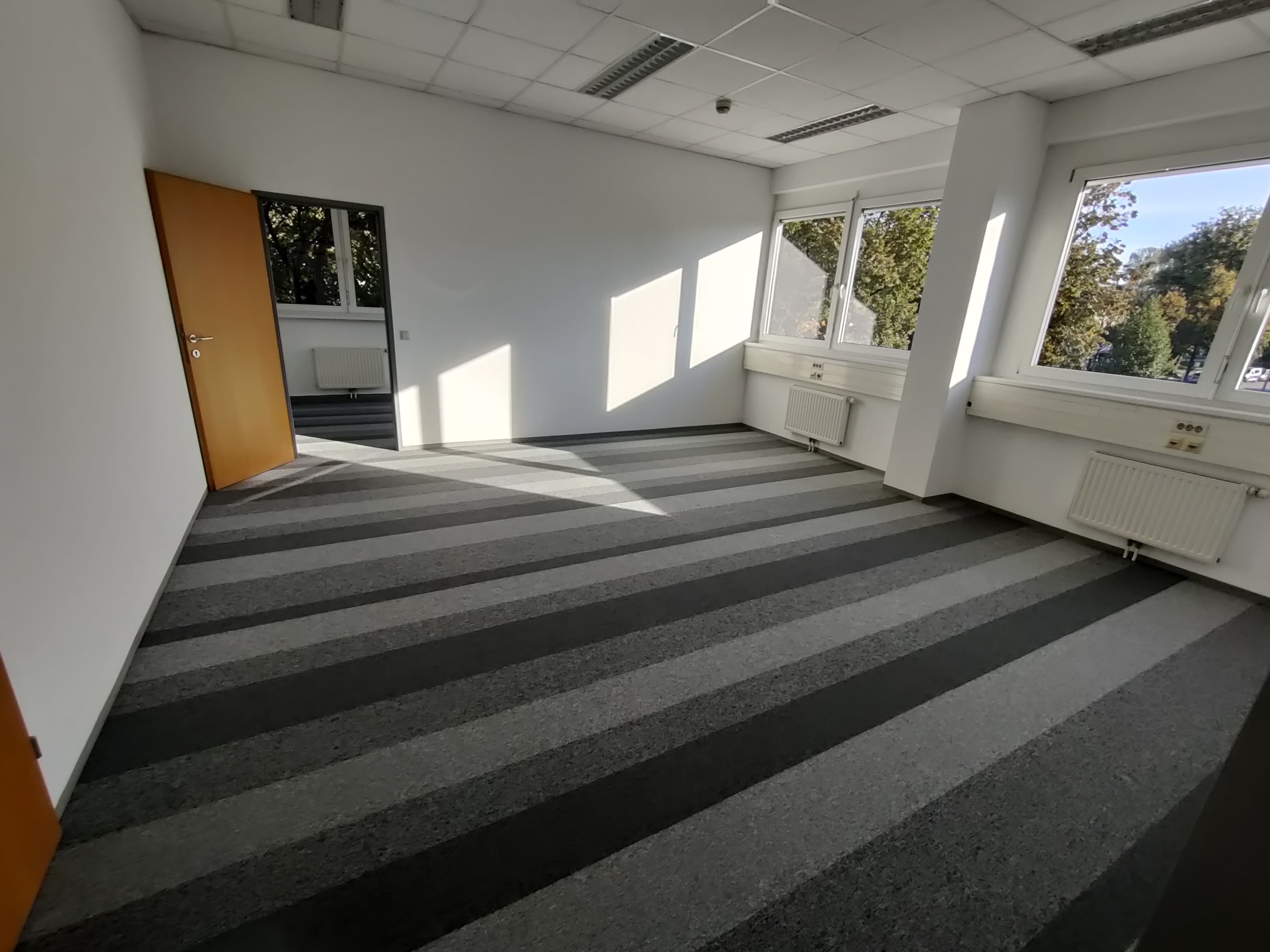 Gepflegte 3-Raum-Bürofläche – helle Räume, Morgensonne & flexible Nutzung im BIZ 1.N-04
